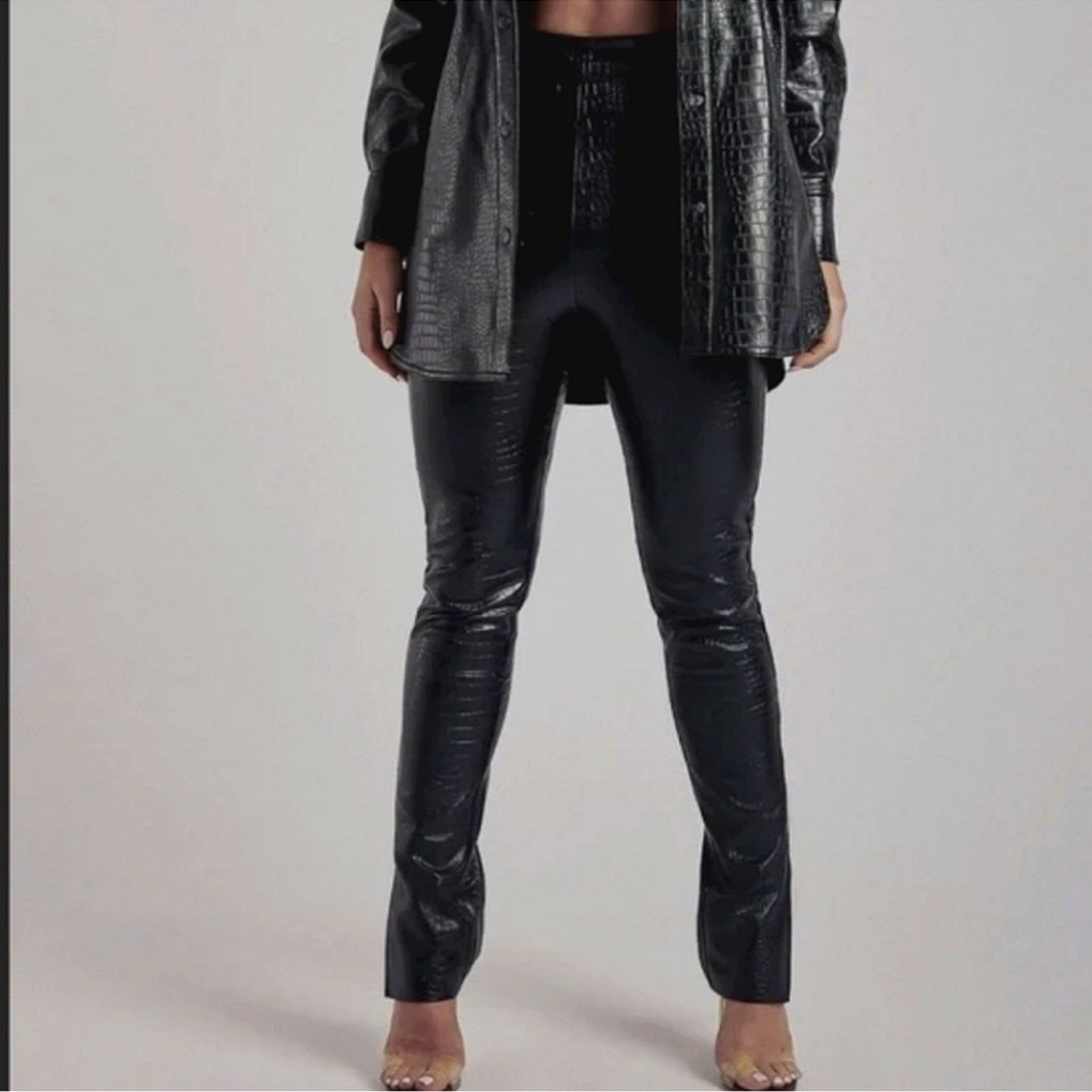 Meshki High Waisted Croc Skinny Pants Anna Belle - Black. Size: L